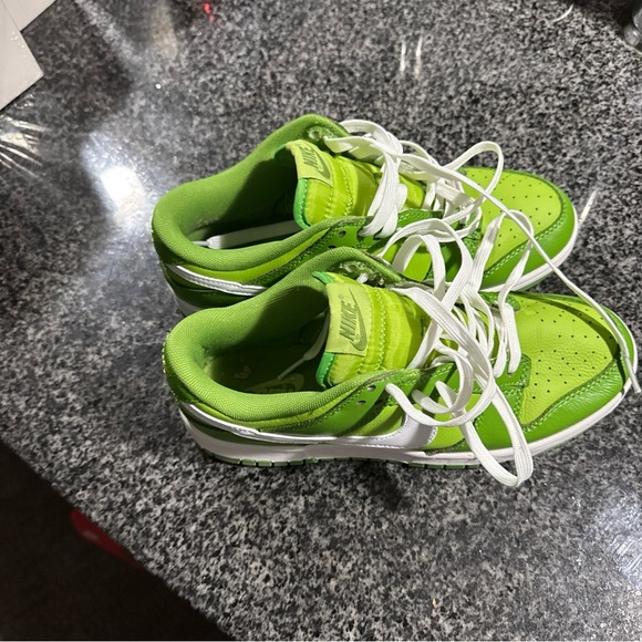 Nike Green and White Athletic Shoes Lightweight Mesh Design - Picture 1 of 6